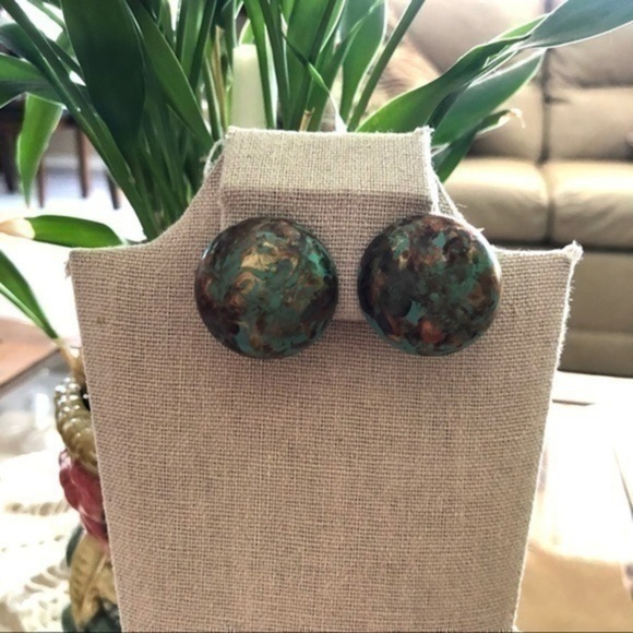 Vintage Clip On Earrings - Picture 1 of 2